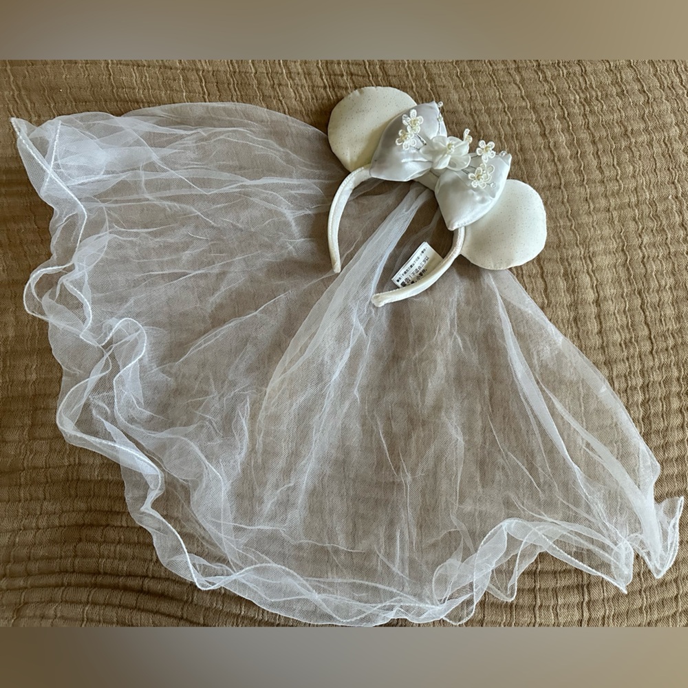 Disney Cream Bridal Minnie Mouse Ears with Veil 👰🏻💍